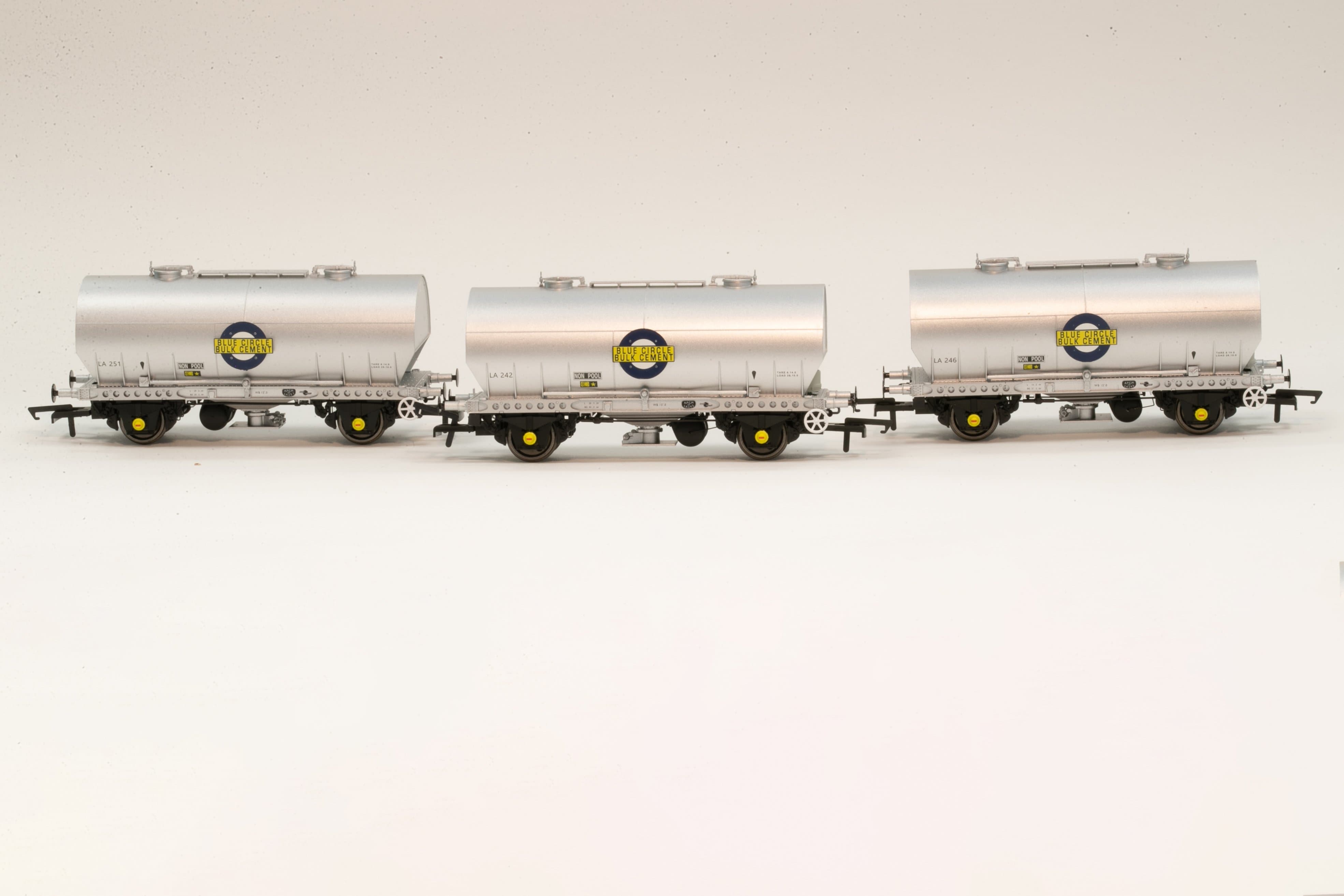 APCM Cemflo/PCV-Pulverwagen – Dreierpack – LA242, LA246, LA251 – PreTOPS