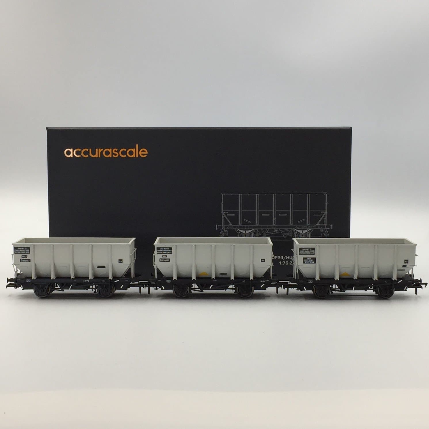 BR 24.5T HOP24/HUO Kohlenbehälter – Grau vor TOPS – Pack E