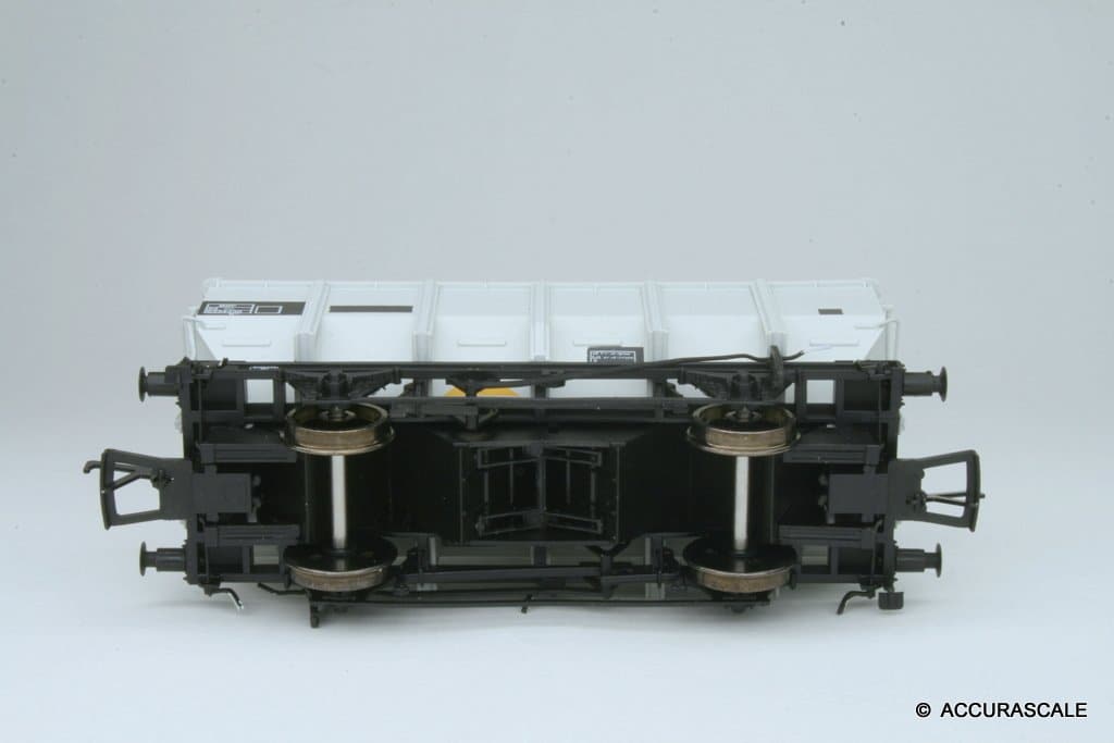 BR 24.5T HOP24/HUO Kohlenbehälter – Grau vor TOPS – Pack C