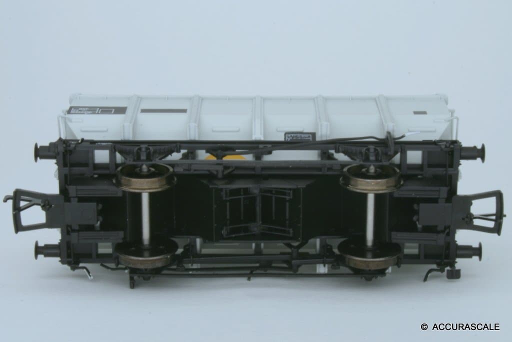 BR 24.5T HOP24/HUO Kohlenbehälter – Grau vor TOPS – Pack C